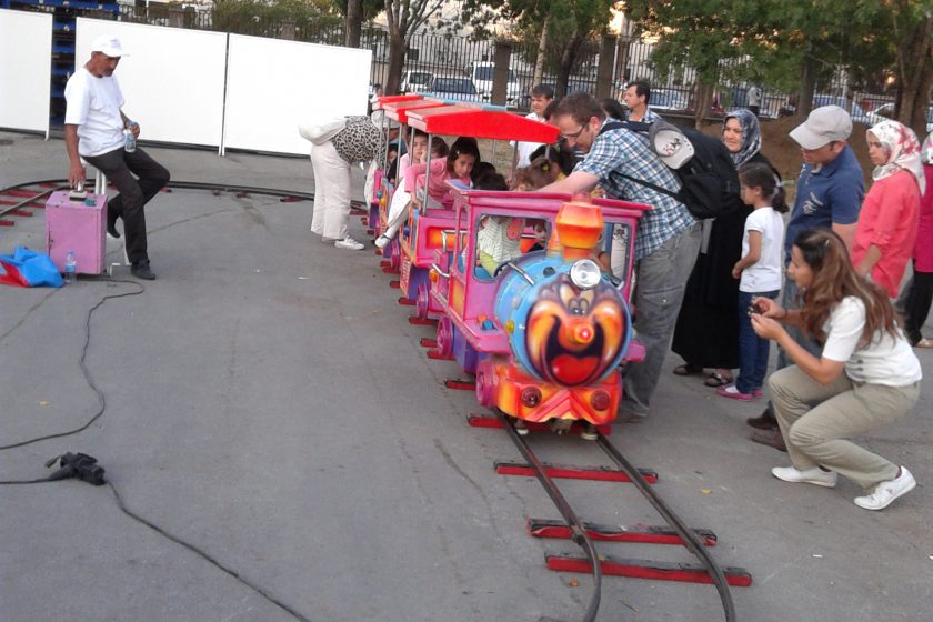 Raylı Tren